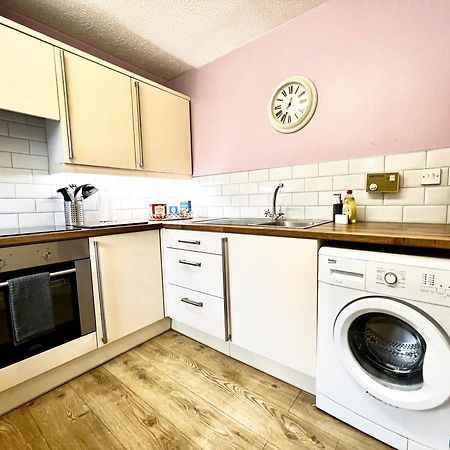 Ground Floor Flat With Free Parking & Wifi Apartamento Glasgow Exterior foto