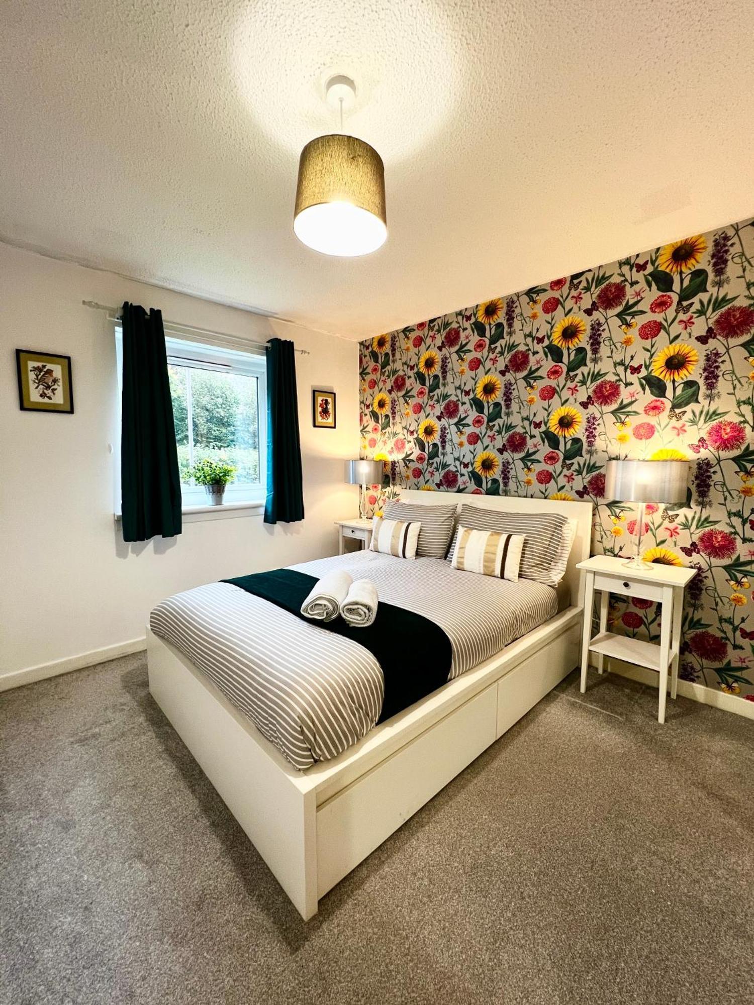 Ground Floor Flat With Free Parking & Wifi Apartamento Glasgow Exterior foto