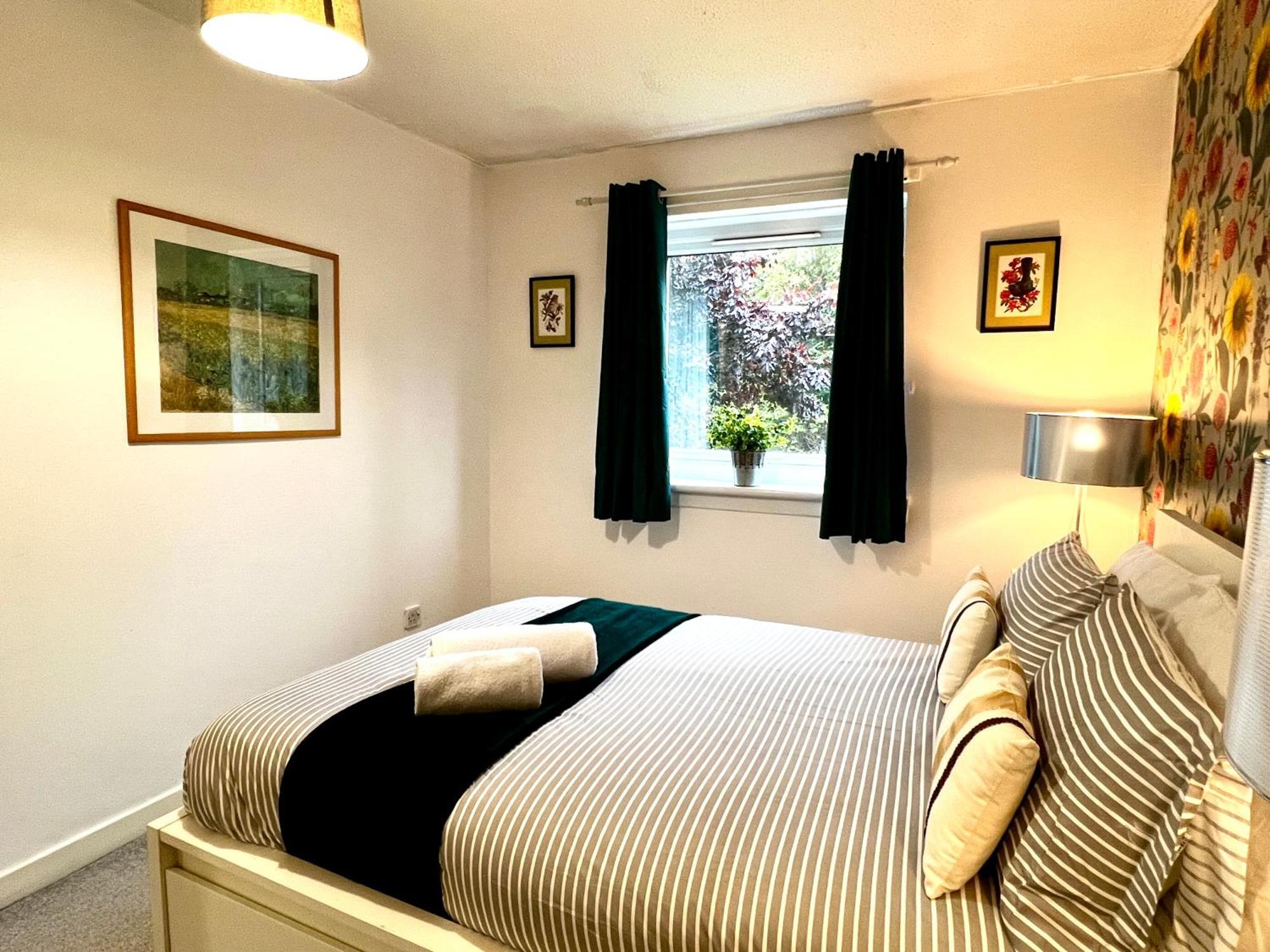 Ground Floor Flat With Free Parking & Wifi Apartamento Glasgow Exterior foto