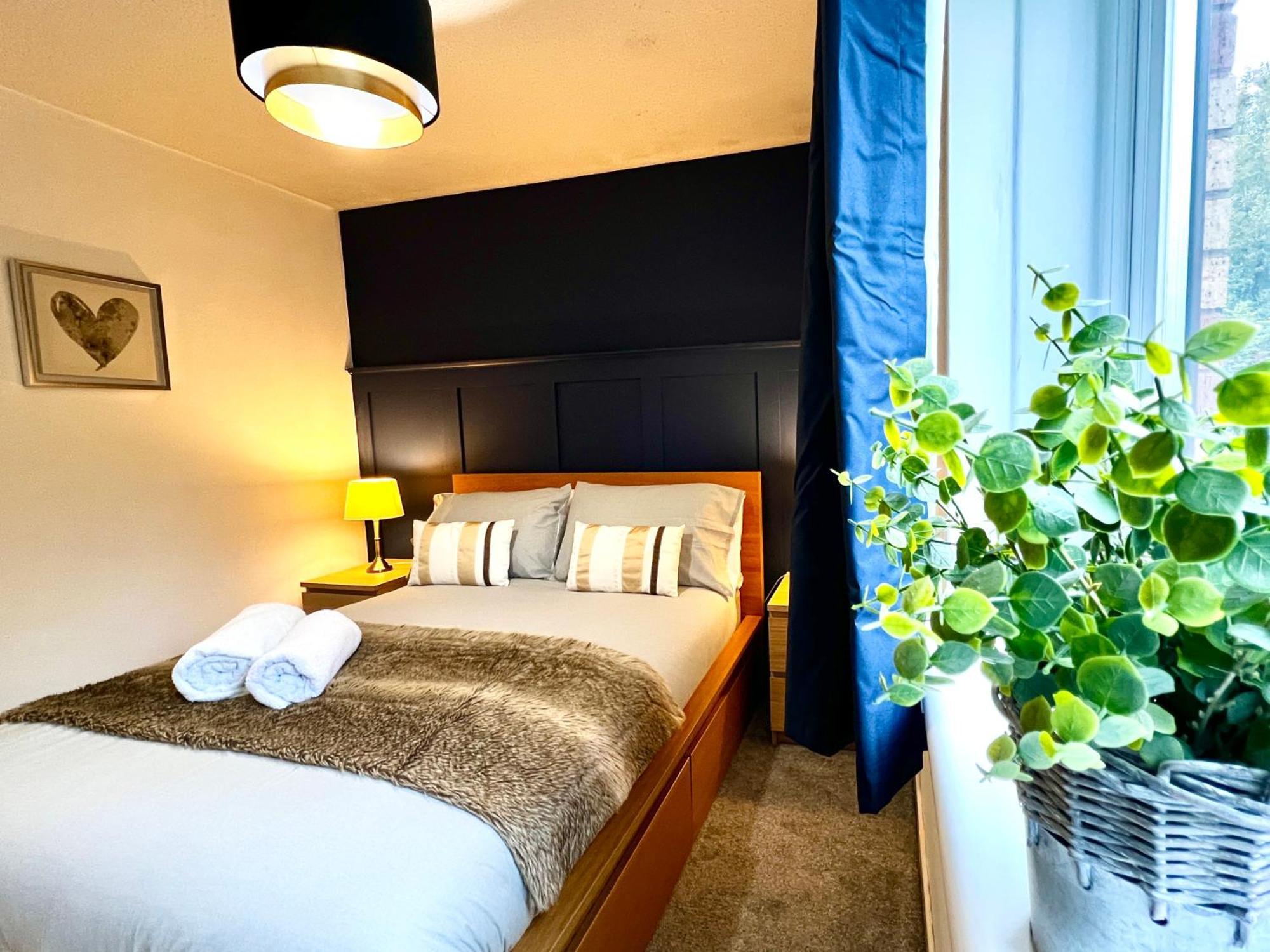 Ground Floor Flat With Free Parking & Wifi Apartamento Glasgow Exterior foto